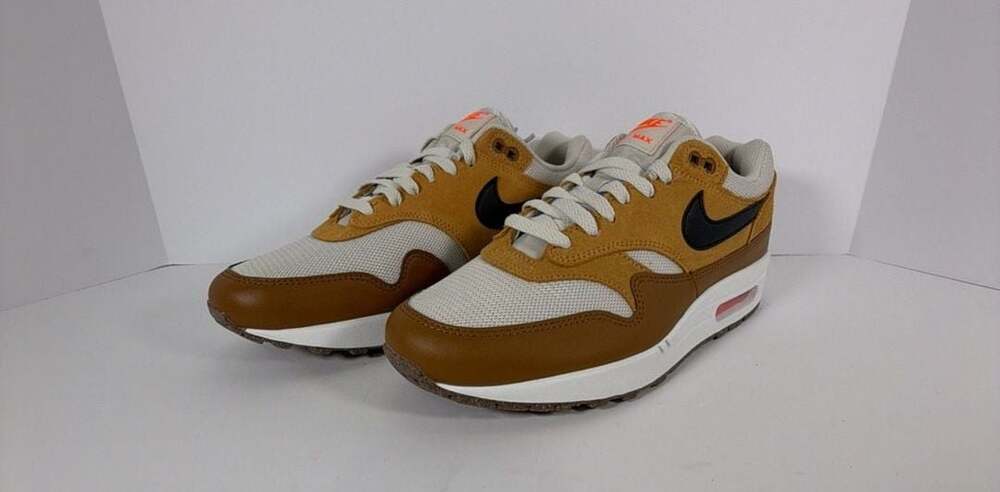 Nike Air Max 1 in a brown and tan colorway. Mesh and leather Size 9 Men’s